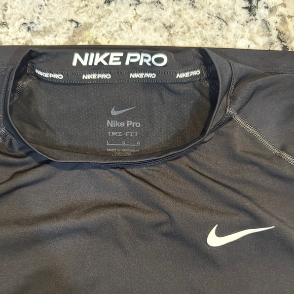 Nike Pro Black Performance Top - Picture 3 of 3